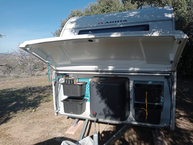 En venta Adria AVIVA 370 DD Blanco 2021 Madrid foto 16