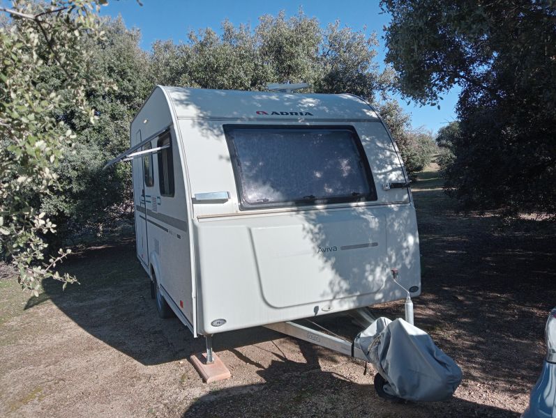 En venta Adria AVIVA 370 DD Blanco 2021 Madrid foto 2