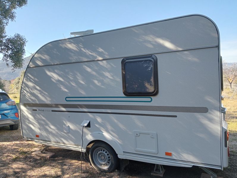 En venta Adria AVIVA 370 DD Blanco 2021 Madrid foto 1