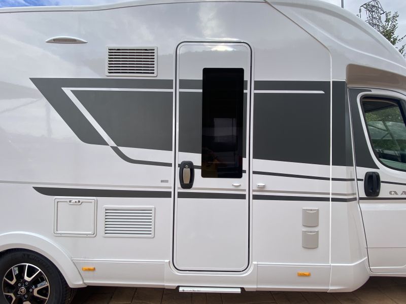 En venta Adria Matrix Axess 670 SC Blanco 2023 Madrid foto 8