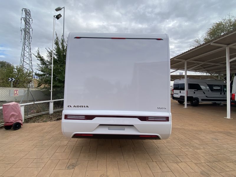 En venta Adria Matrix Axess 670 SC Blanco 2023 Madrid foto 10