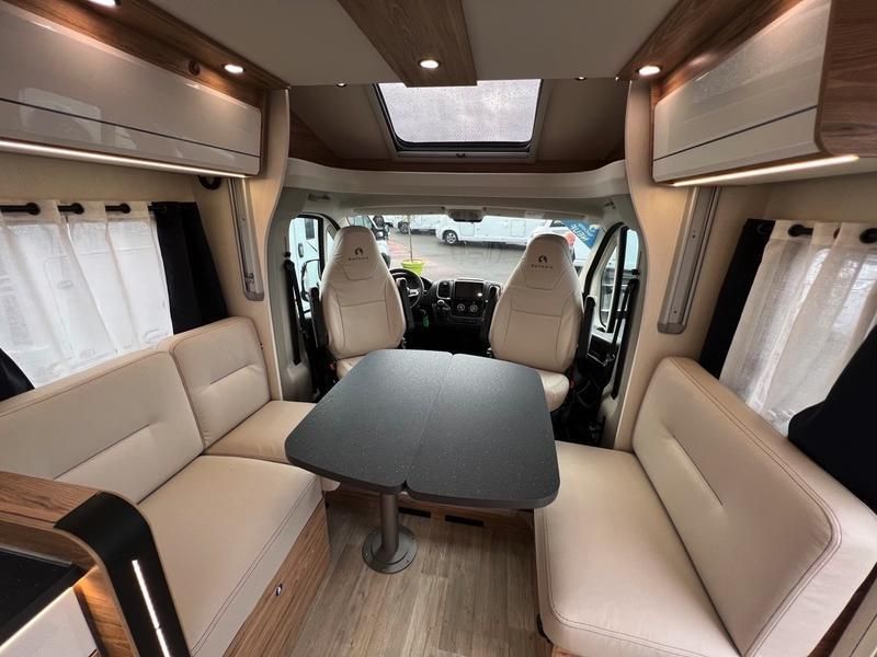 En venta Bavaria-Camp T 726 FC Nuevo Blanco 2023 Guipúzcoa foto 2