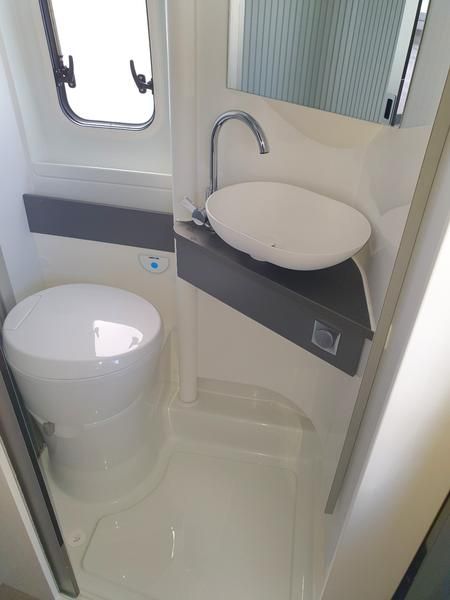 En venta Adria TWIN SPORTS 640SGX **ULTIMA UNIDAD** Blanco 2023 Guipúzcoa foto 6