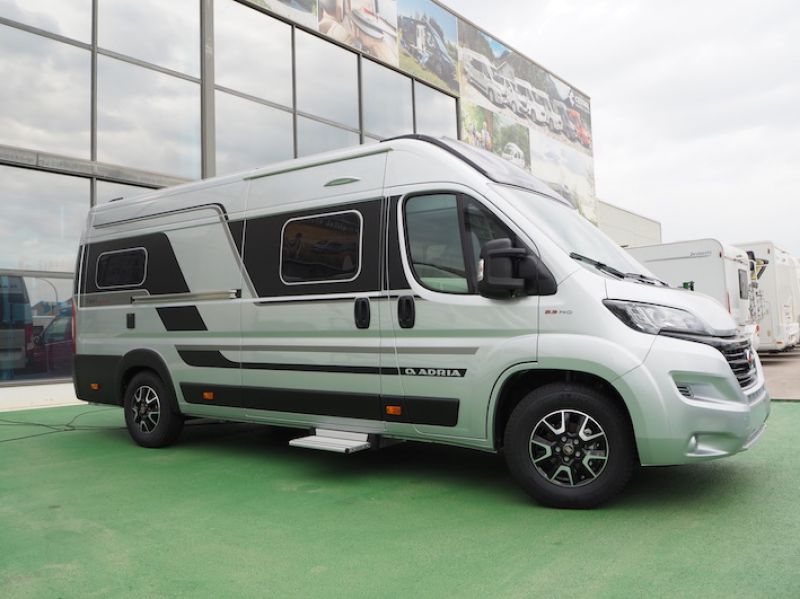 En venta Adria Twin Supreme 640 SGX Gris 2021 Barcelona foto 1