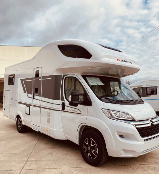 En venta Adria Coral XL Axess 660SL Blanco 2023 Navarra foto 1