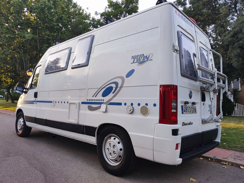 En venta Adria Fiat Ducato 2.8JTD MAXI ADRIA TWIN Blanco 2006 Madrid foto 2