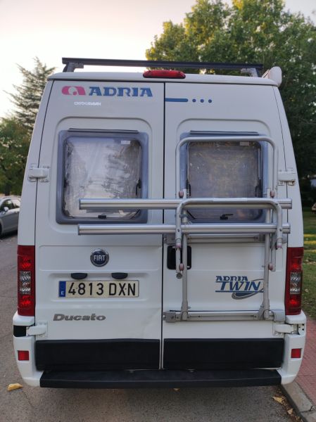 En venta Adria Fiat Ducato 2.8JTD MAXI ADRIA TWIN Blanco 2006 Madrid foto 3