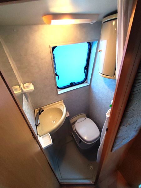 En venta Adria Fiat Ducato 2.8JTD MAXI ADRIA TWIN Blanco 2006 Madrid foto 11