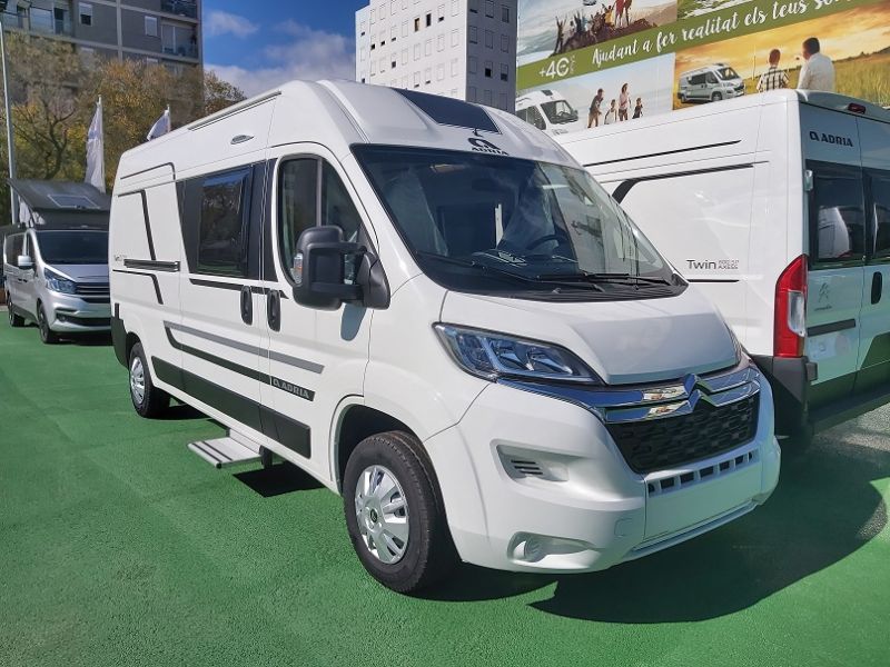 En venta Adria Twin Axess 600 SP Family 2021 Blanco 2021 Barcelona foto 1