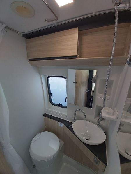 En venta Adria Twin Axess 600 SP Family 2021 Blanco 2021 Barcelona foto 5