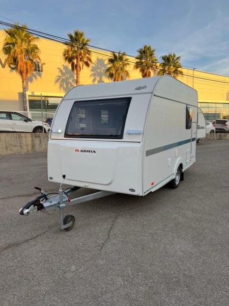 En venta Adria Adria Aviva 360 DK Blanco 2023 Barcelona foto 2