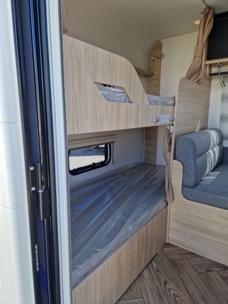 En venta Caravelair CARAVELAIR 476 SPORT LINE Gris 2024 Madrid foto 7