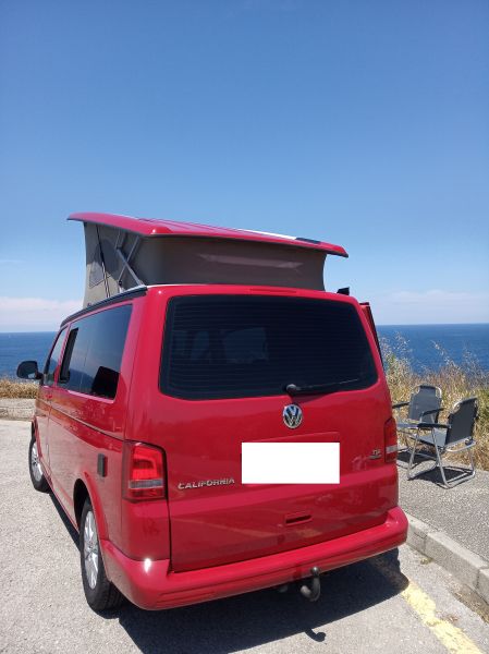 En venta Volkswagen CALIFORNIA BEACH color rojo cereza 2.0 TDI 140cv cambio Manual Rojo 2015 Cantabria foto 5