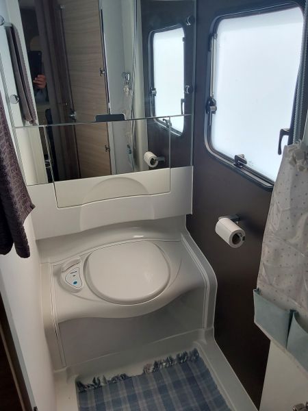 En venta Adria Caravana Adria Altea 472 PK (2021) FULL EQUIP. Reestreno Blanco 2021 Barcelona foto 2