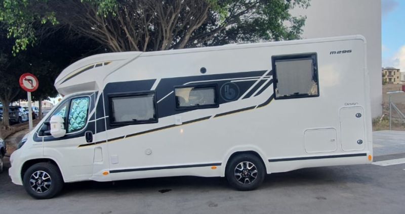 En venta Benimar MILEO 296 DESIGN Blanco 2022 Las Palmas foto 3