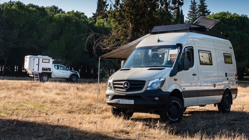 En venta Mercedes-Benz Sprinter 4x4 Oryx Gris 2021 Sevilla foto 3